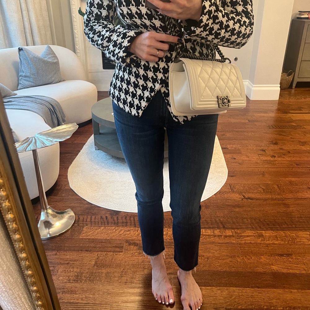 Chanel White Quilted Leather Chain Boy Bag. Great condition. - Picture 3 of 13